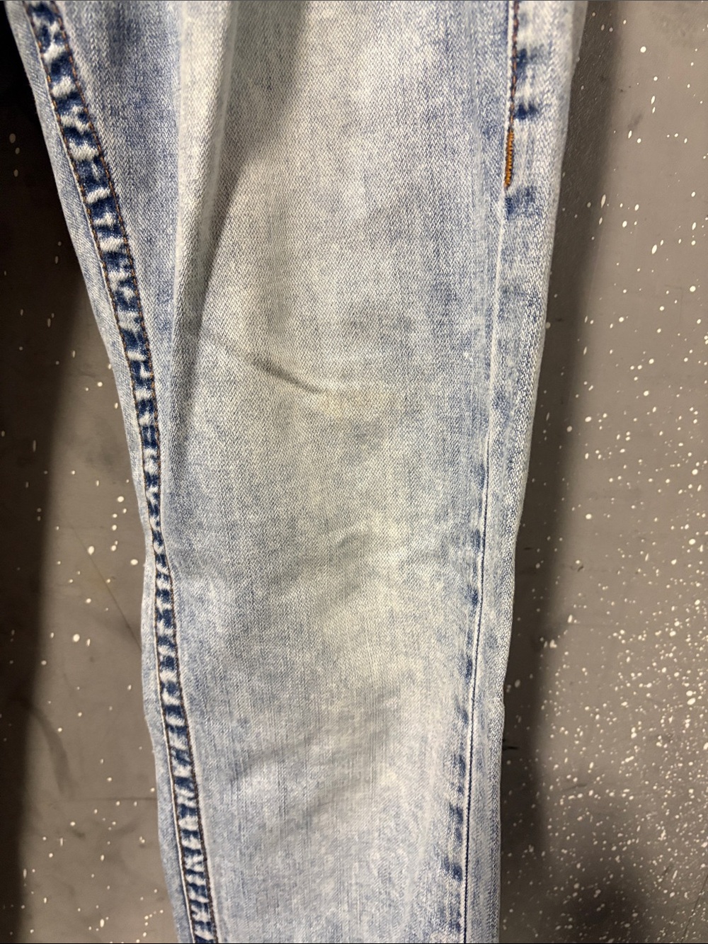 True Religion Light Wash Straight Leg Jeans with Signature Flap Pockets - Picture 10 of 13